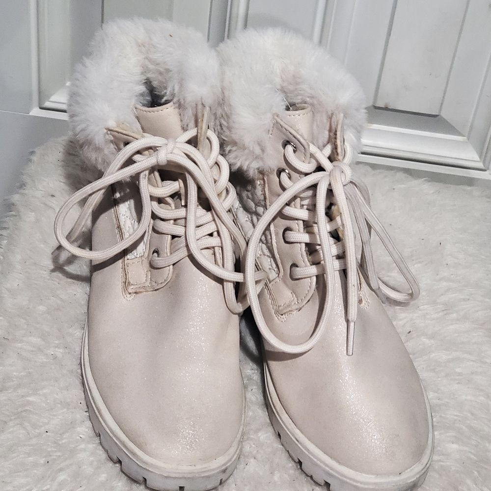 Girls BCBG Boots Cream Fur-Lined Kids Boots - Picture 5 of 7